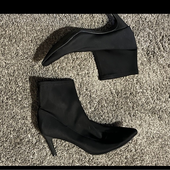 3/$15. Ladies slip on booties 8 - Picture 1 of 4